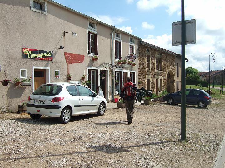 2008-05- (530).JPG - Es geschehen noch Zeichen und Wunder: Ein geöfnnetes Bistrot